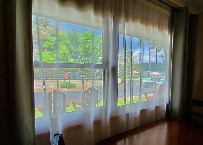 Birch Knoll Motel