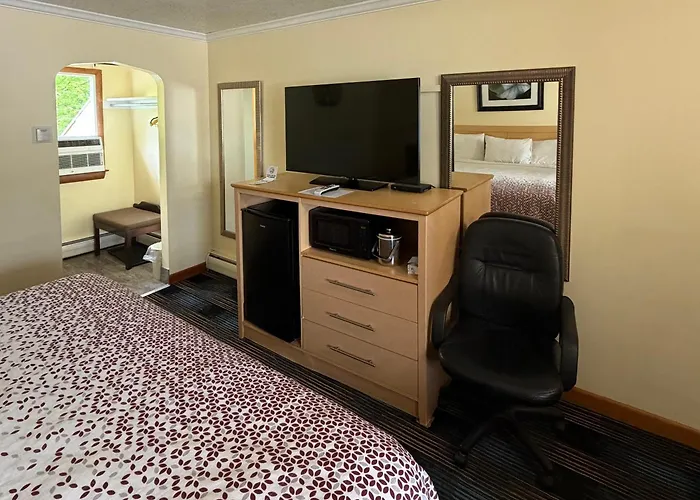 Colonial Motel