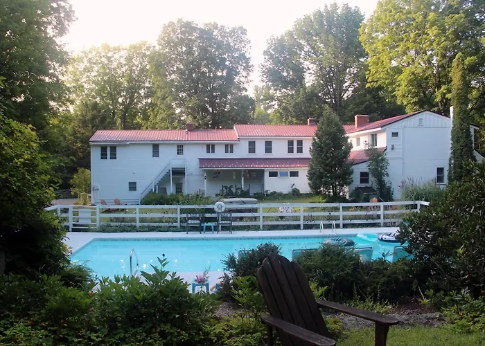 The Buttonwood Inn On Mt. Surprise